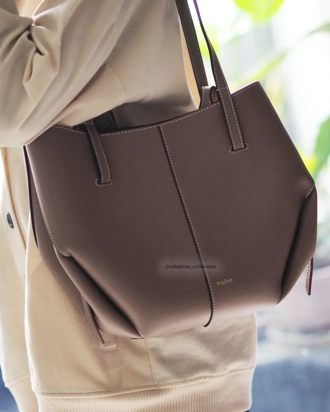 cyme mini tote textured leather taupe - Gambar 4