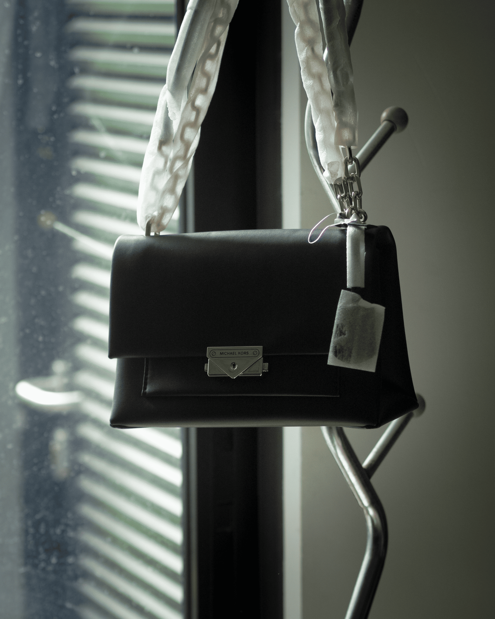 MK Cece Md Flap Pocket Shoulder Black - Gambar 4