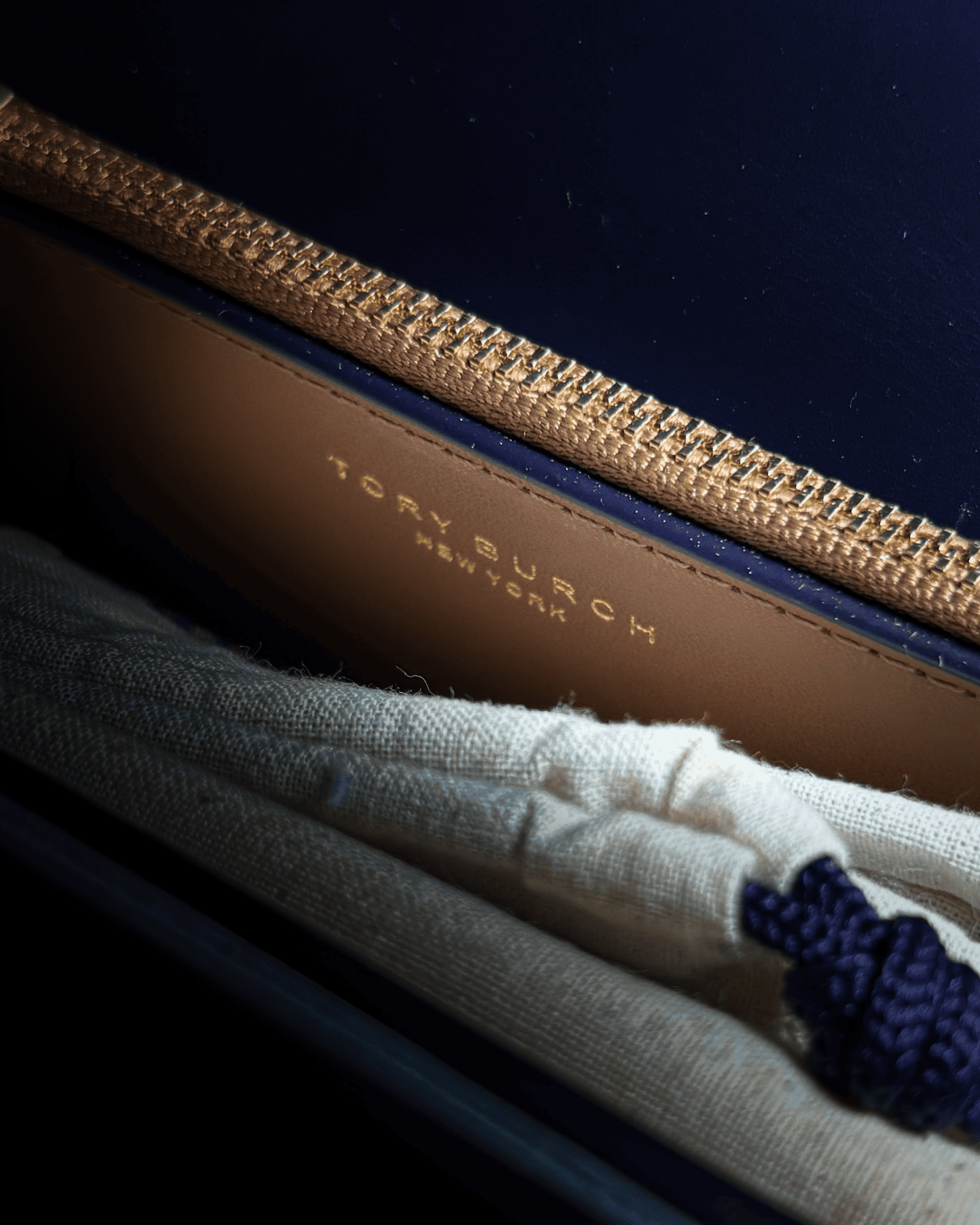 TB Eleanor Small Crossbody Bag Navy - Gambar 6